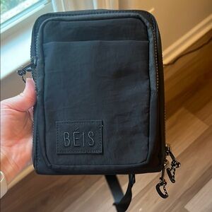 Beis Sport Sling Bag in Black